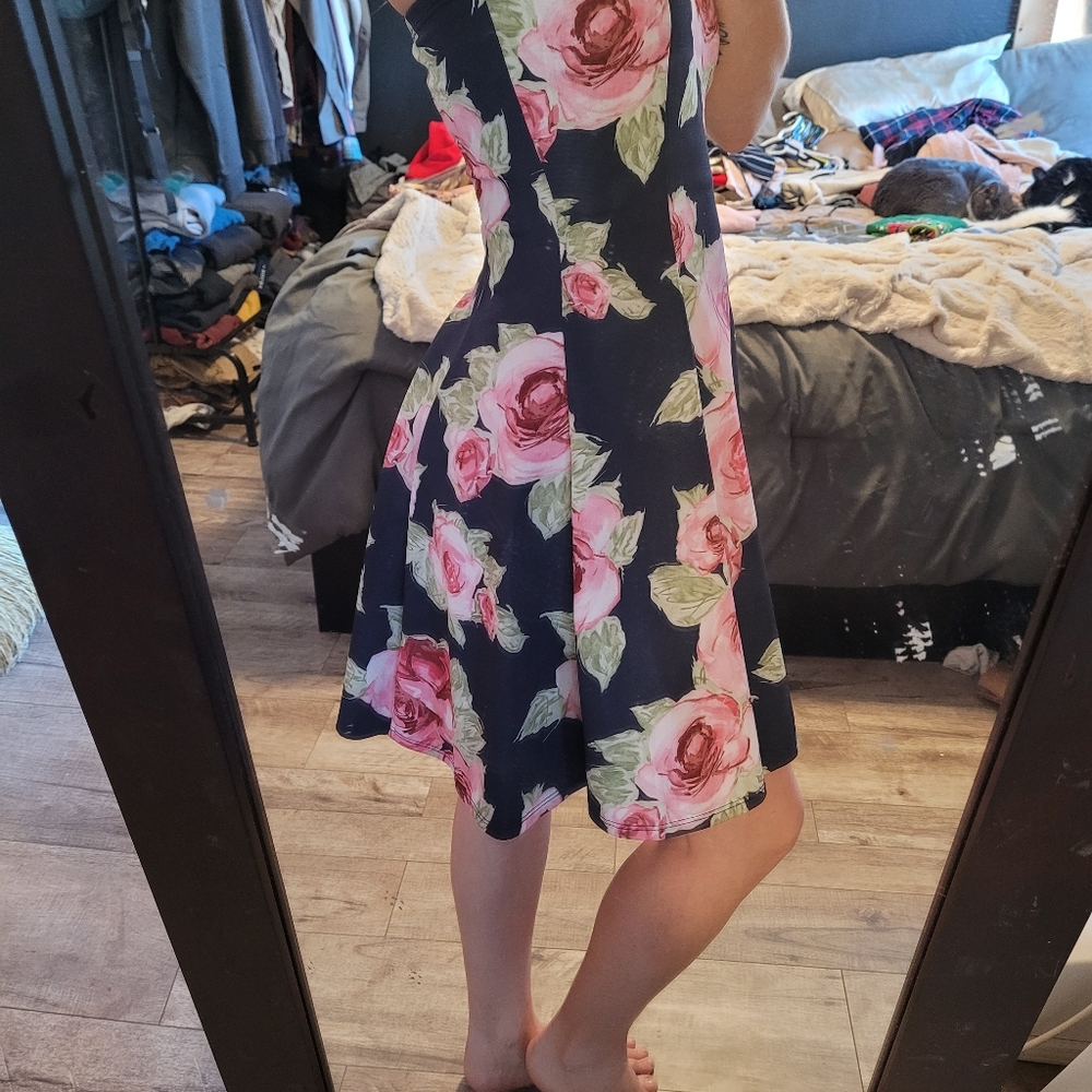 Dress - Picture 3 of 3